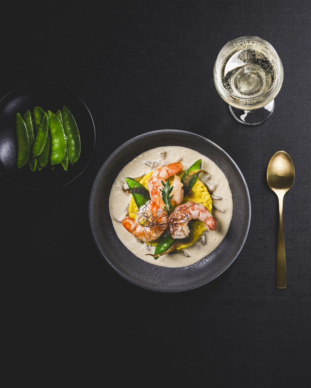 Mermaid Gambas gegrillt auf dem Teller Garnelen auf Suppe